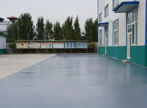 南通彩色路面喷涂翻新的材料对冬季